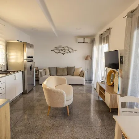 Charisma Front Apartament *